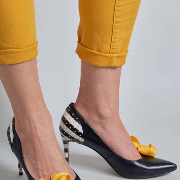 NWT Black matte Leather pumps - Picture 6 of 6